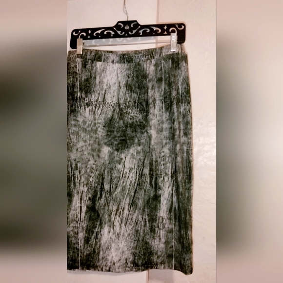 Women's skirt - Picture 1 of 3